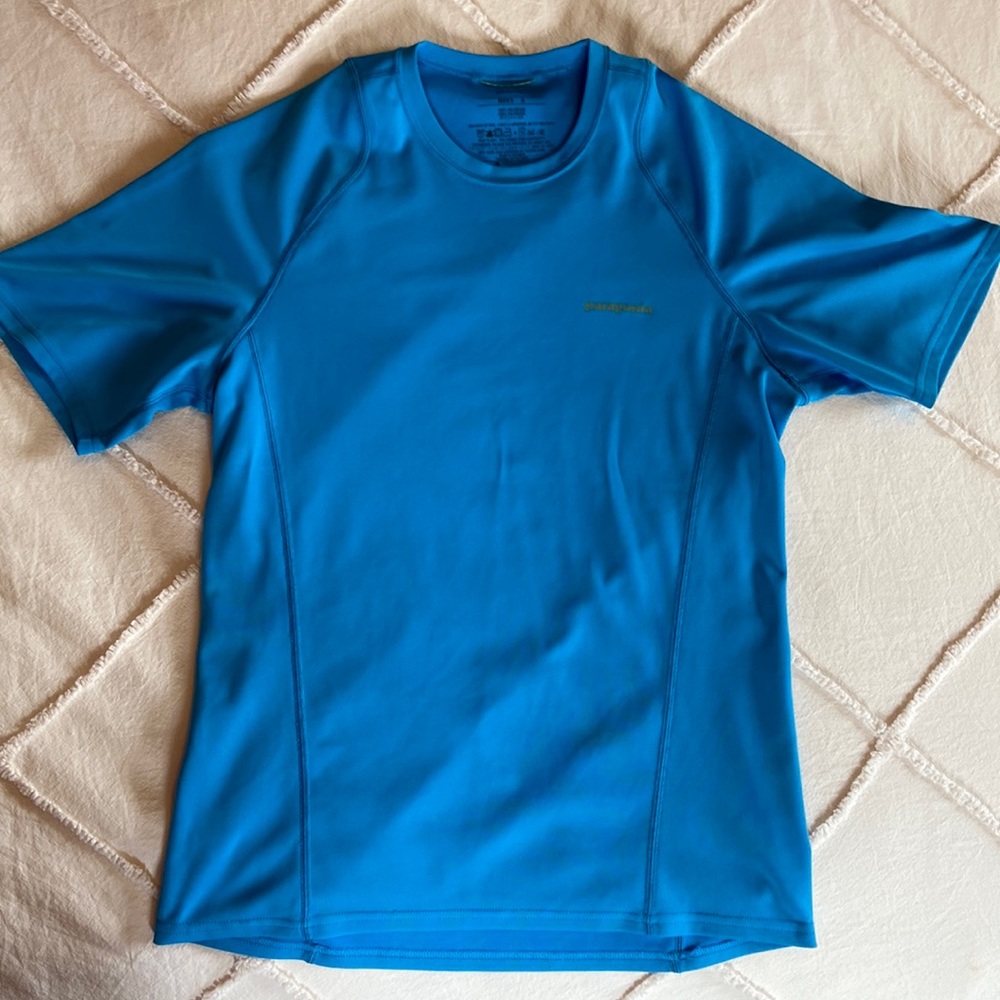 Men’s Patagonia athletic shirt size small